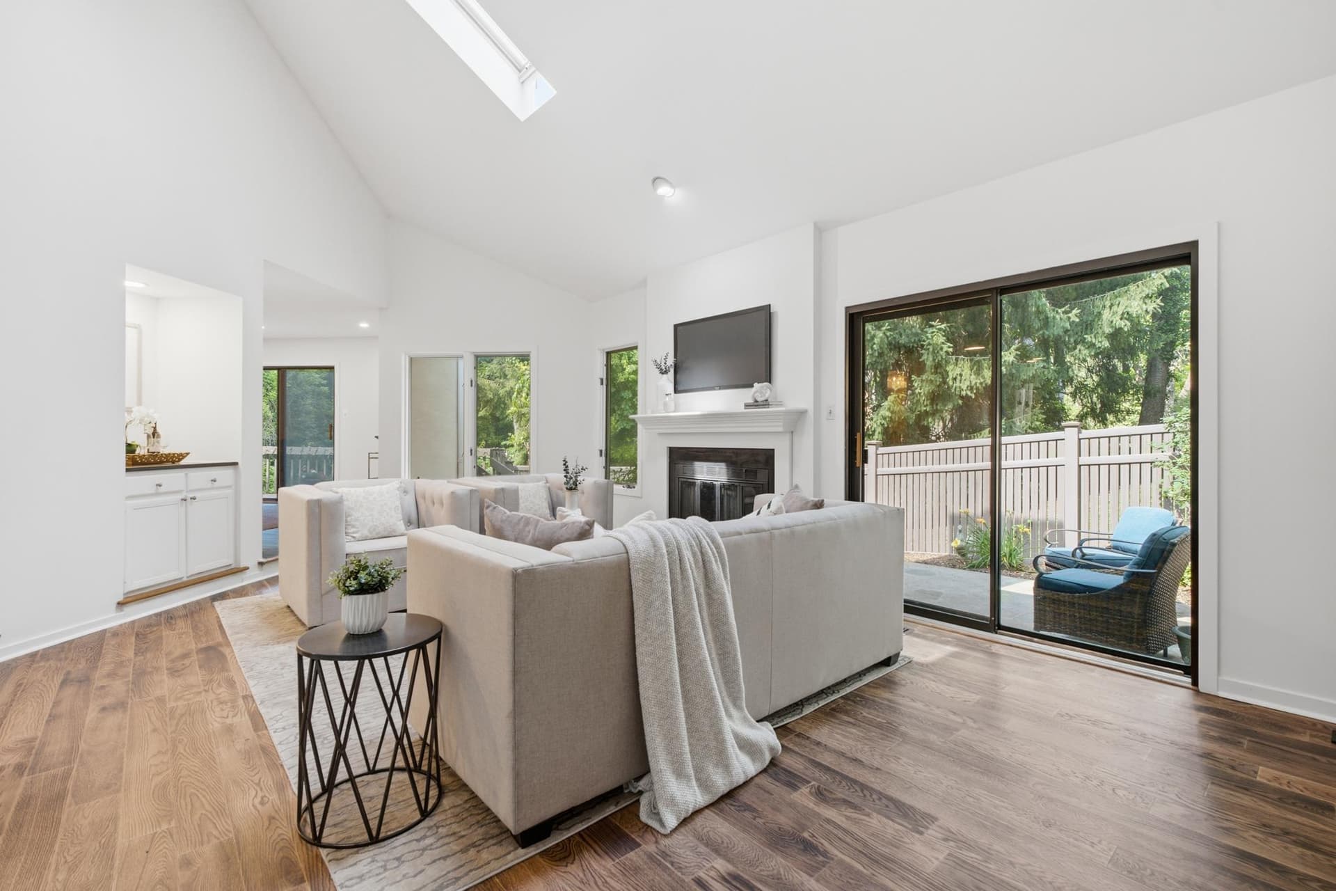 138 Montrose Avenue #26 photo 14