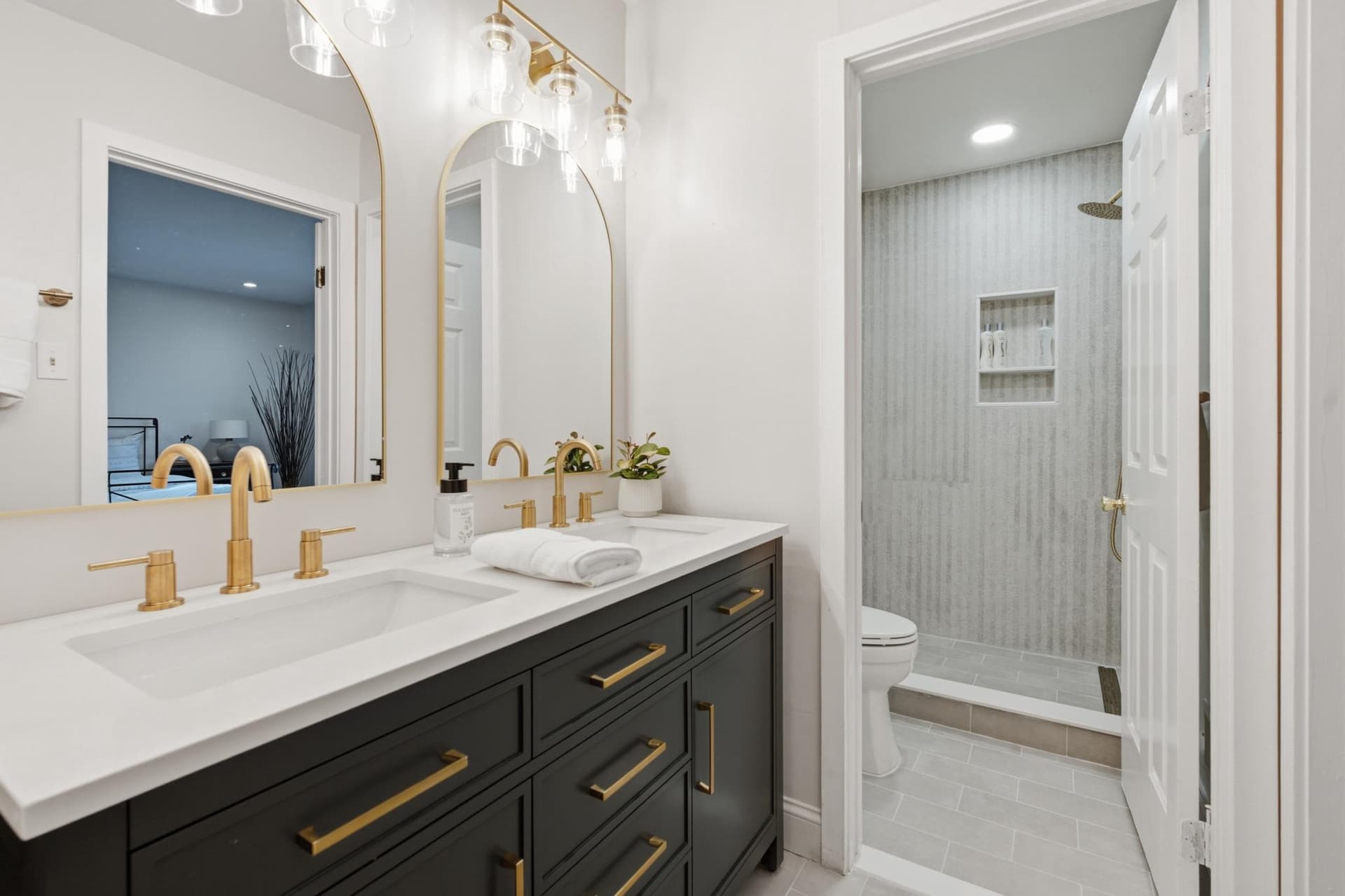 138 Montrose Avenue #26 photo 23