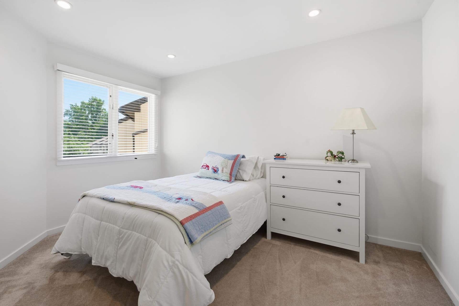 138 Montrose Avenue #26 photo 24