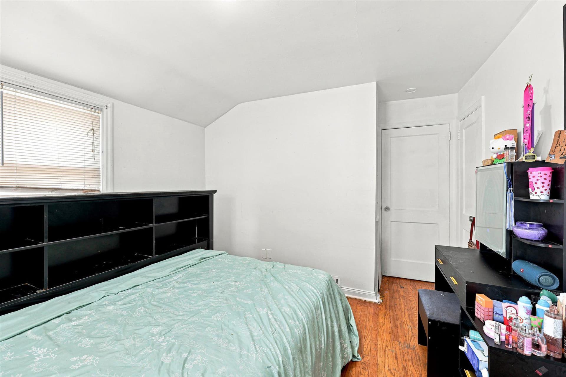 221 Foster Avenue photo 20