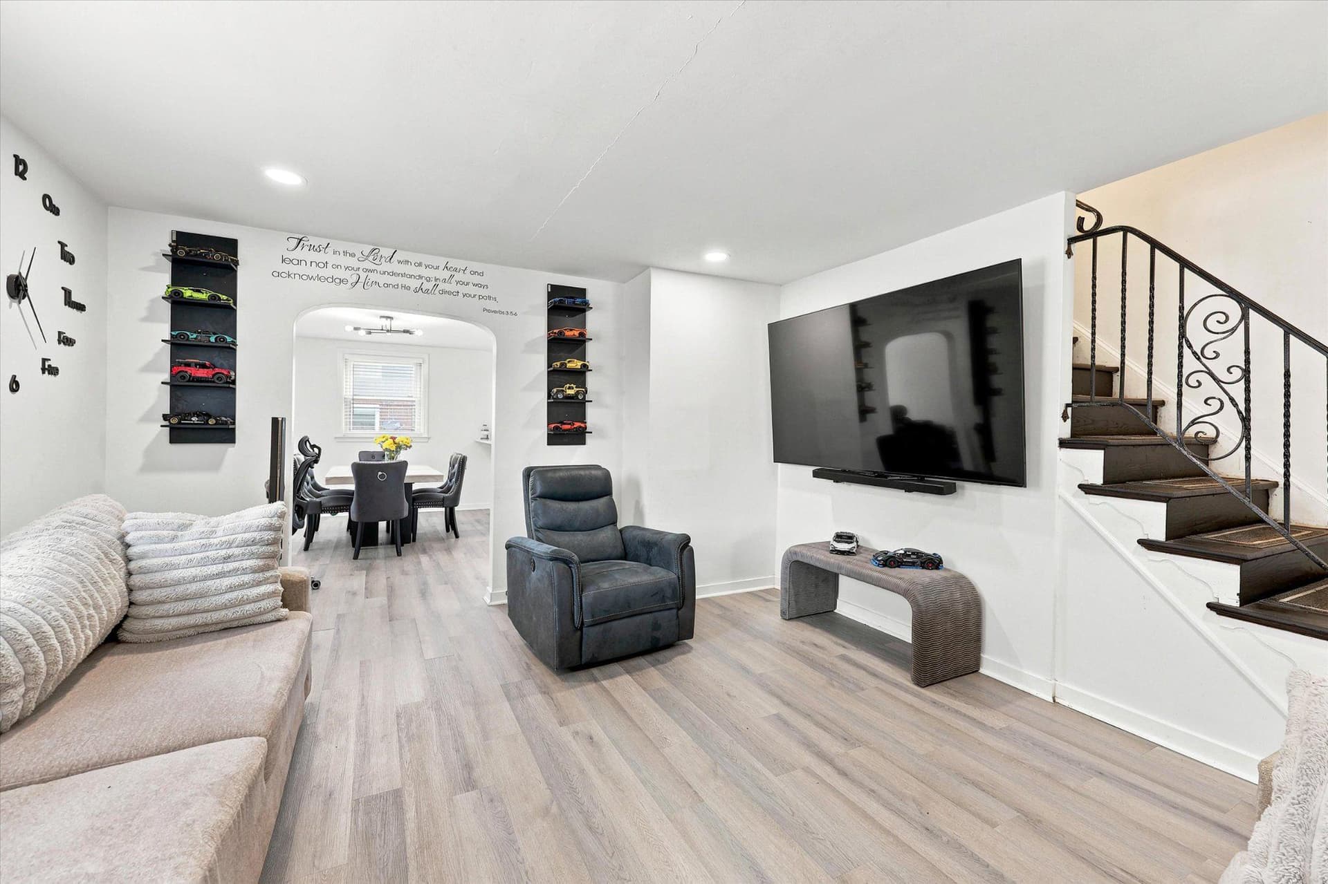 221 Foster Avenue photo 4