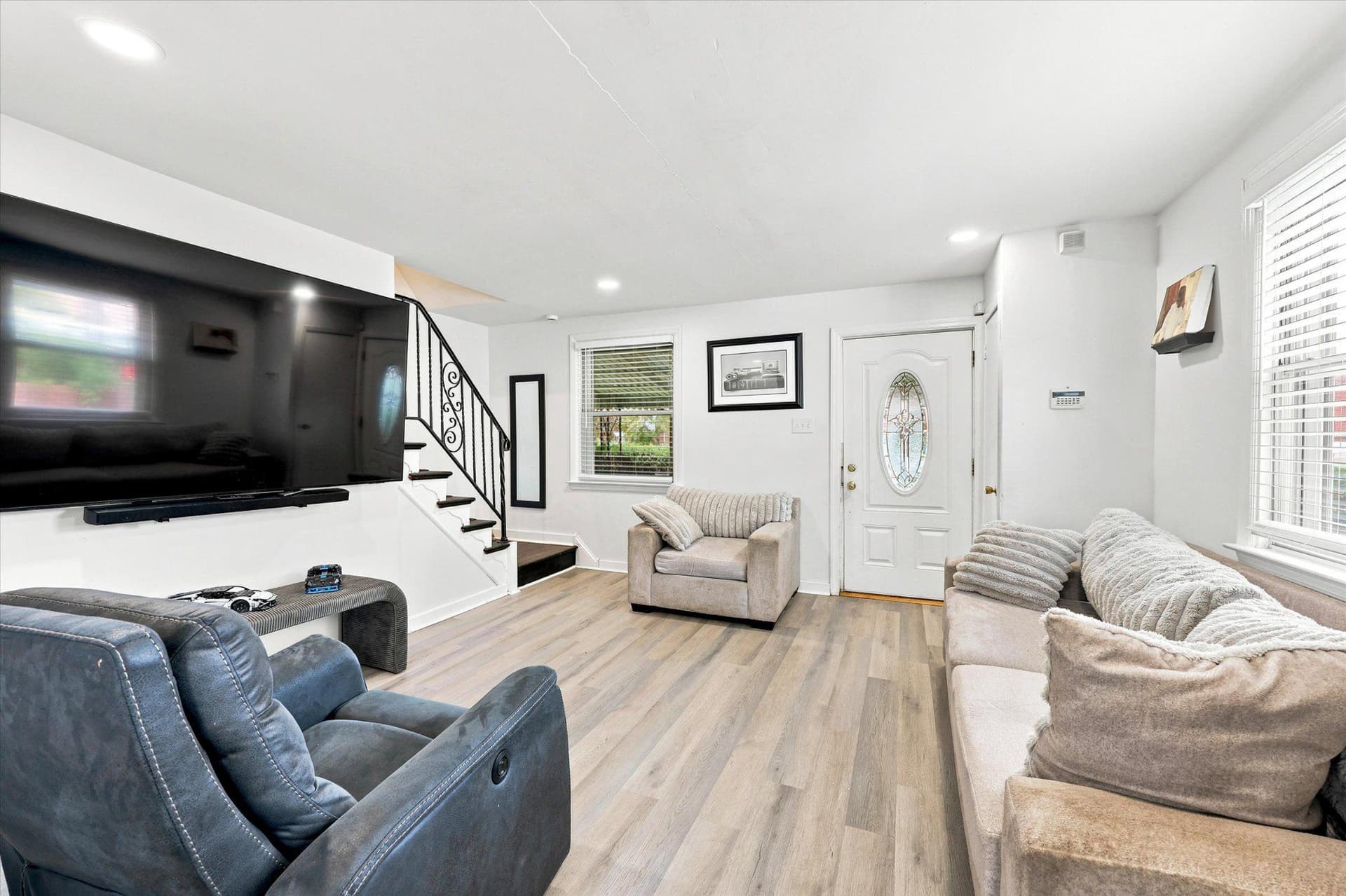 221 Foster Avenue photo 5