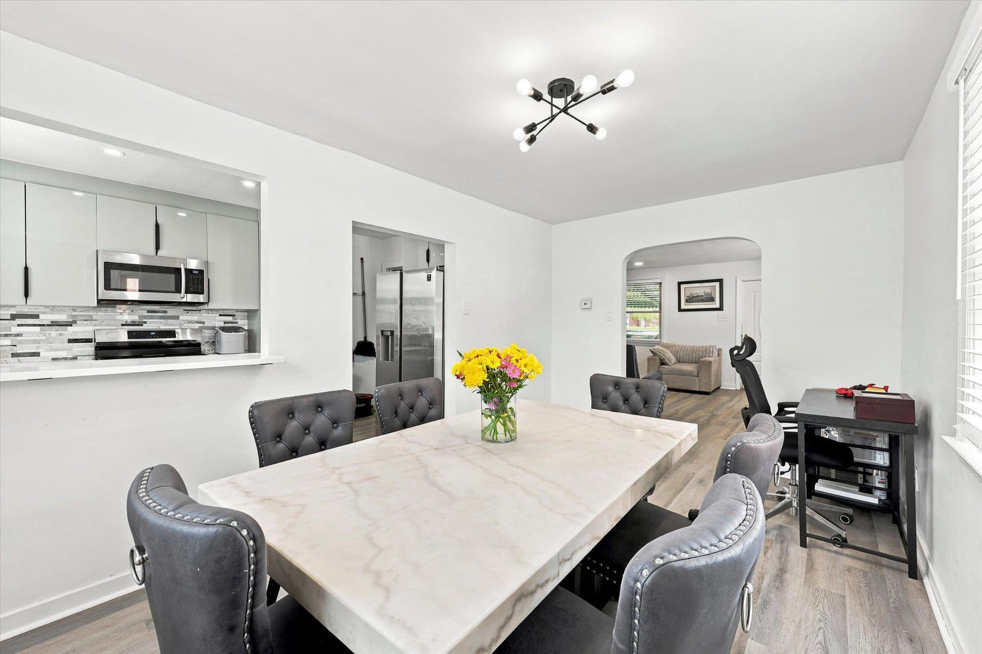 221 Foster Avenue photo 6