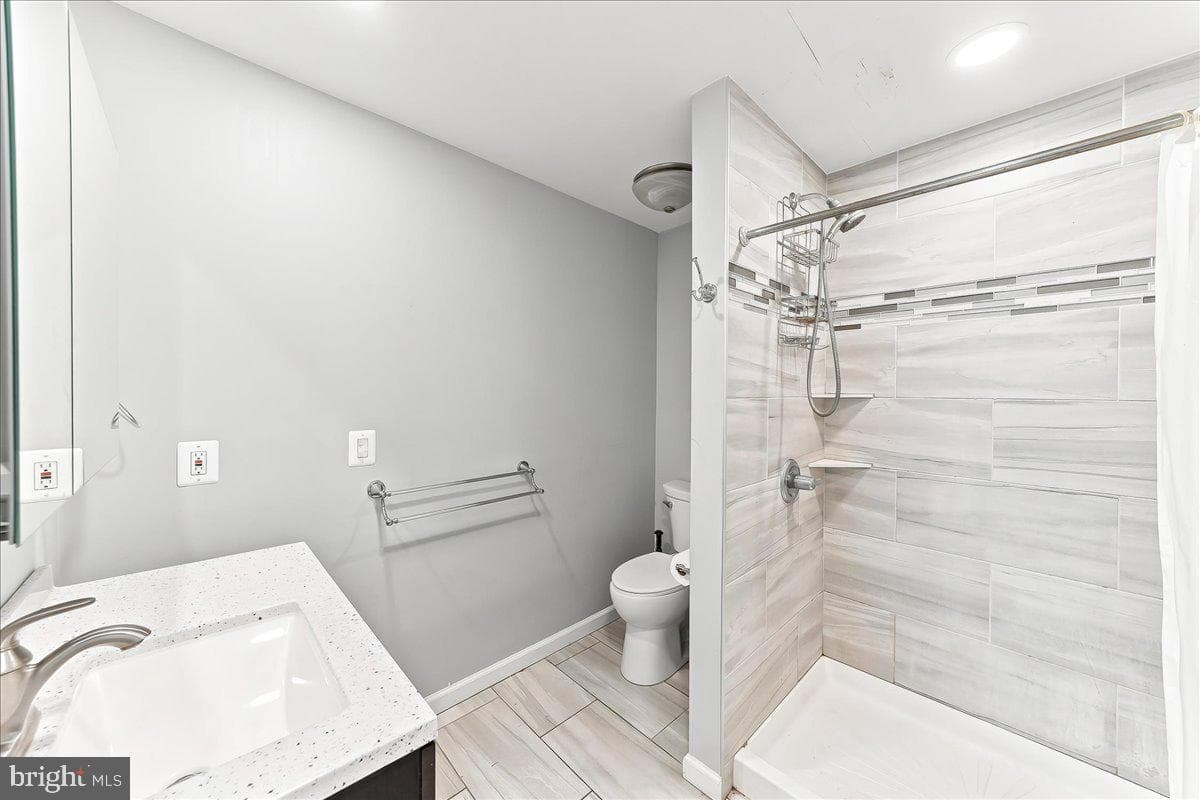 251 Burmont photo 15