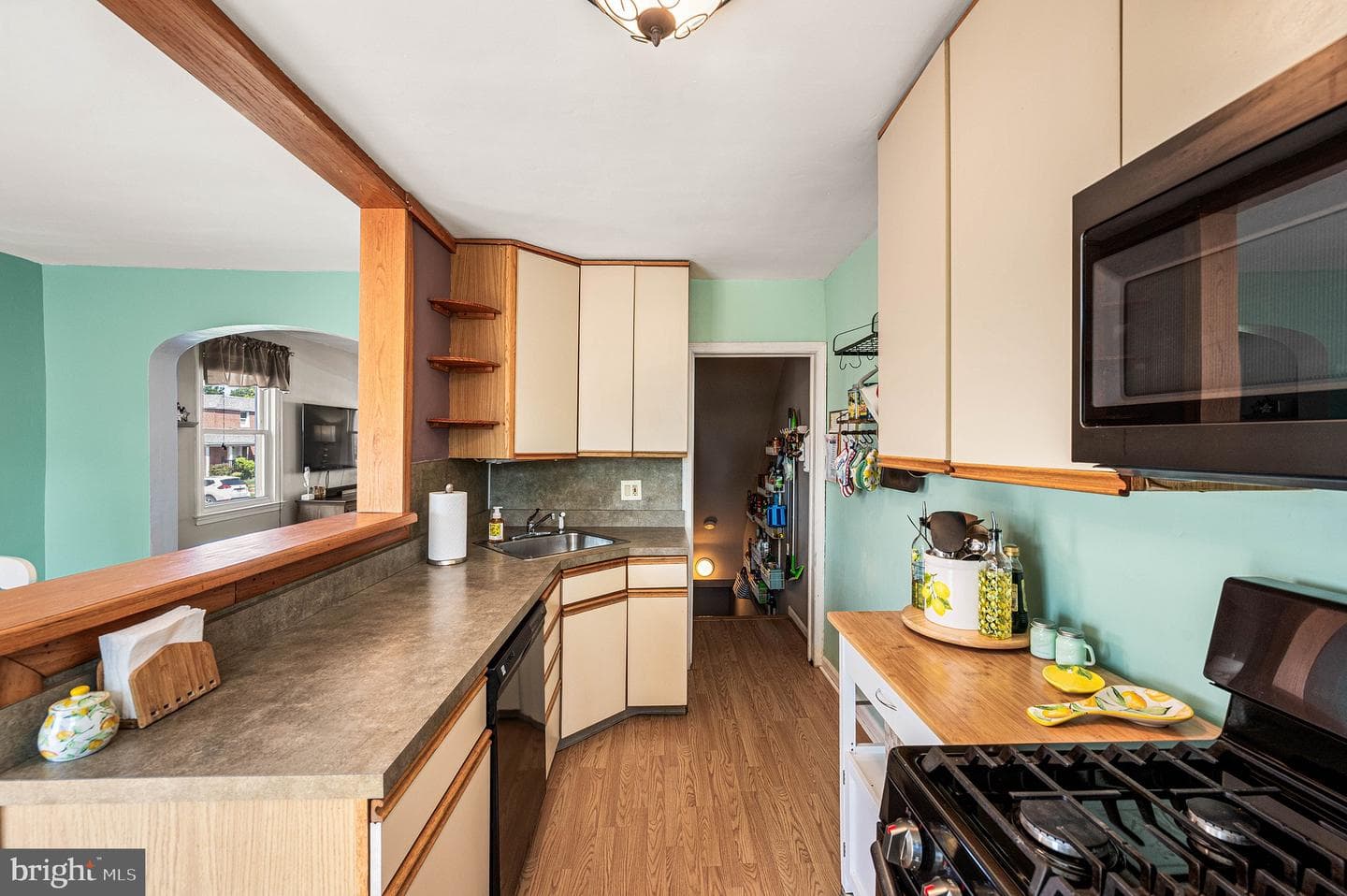 613 Michell Street photo 9