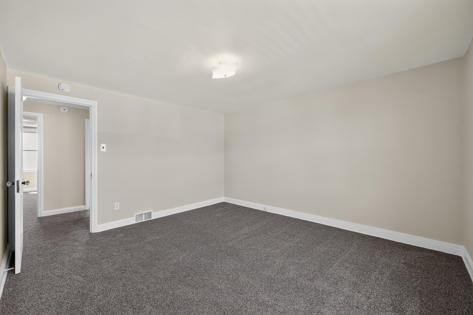 256 Cambridge Road photo 20