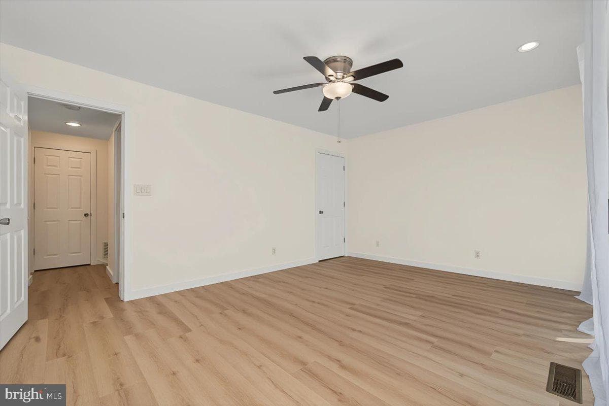 239 E Chelsea Circle photo 11