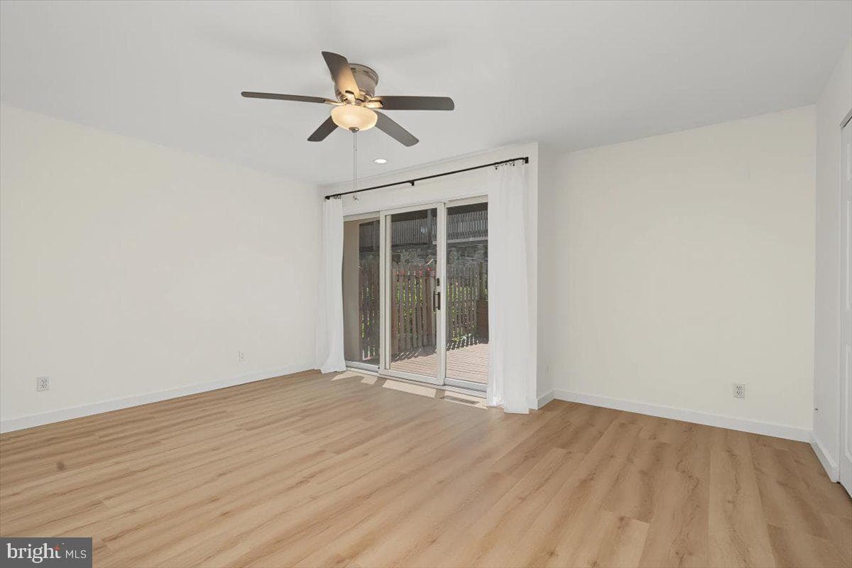 239 E Chelsea Circle photo 17