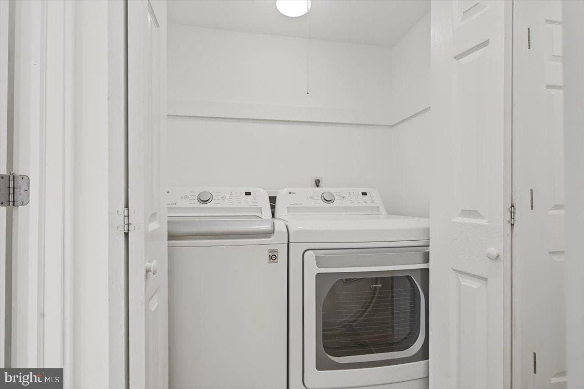 239 E Chelsea Circle photo 19