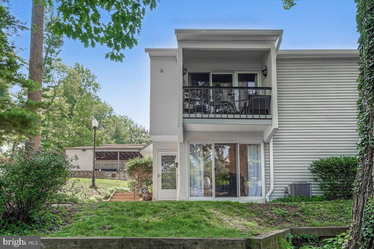 239 E Chelsea Circle photo 3