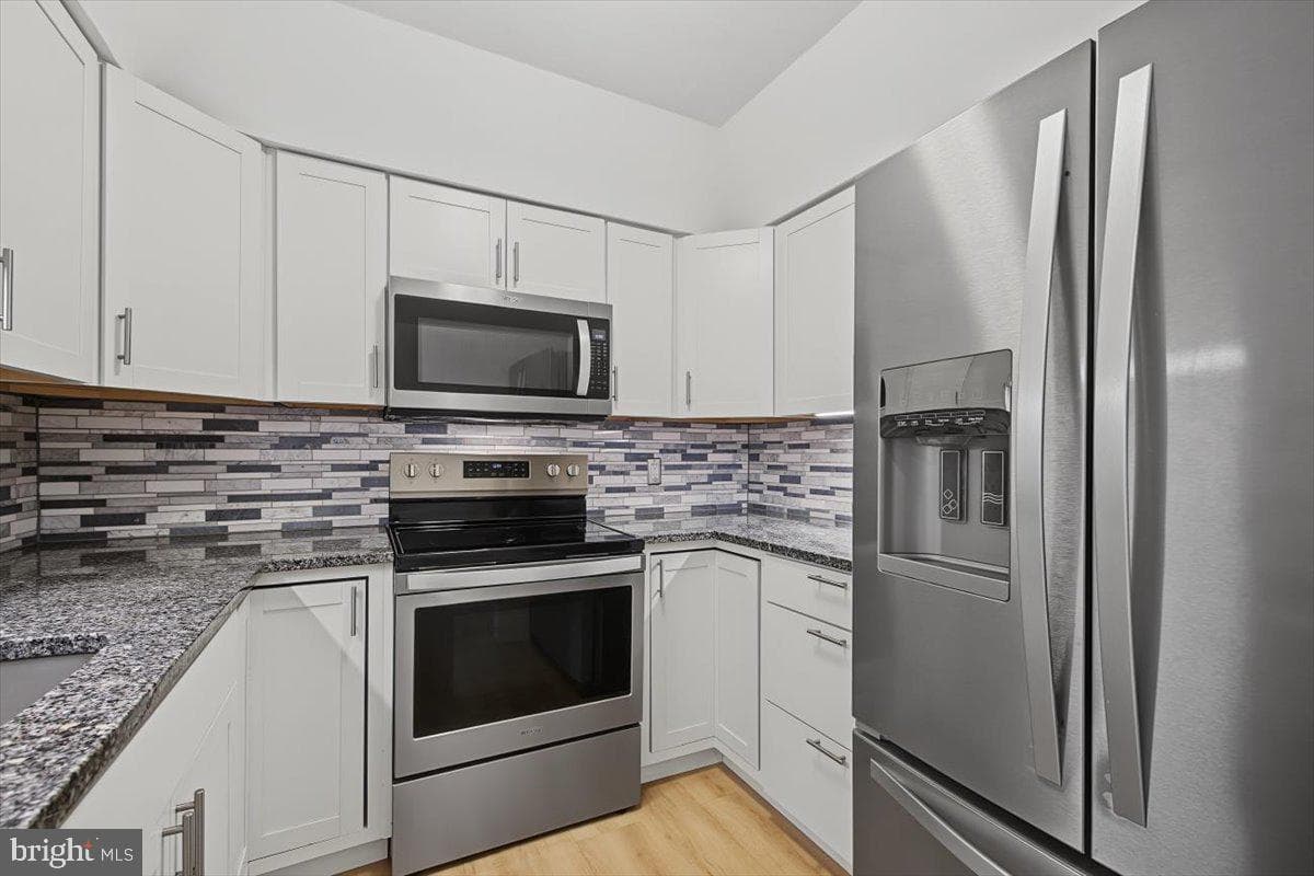 239 E Chelsea Circle photo 9