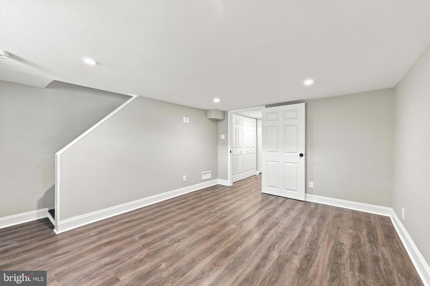 205 W Washington Avenue photo 12