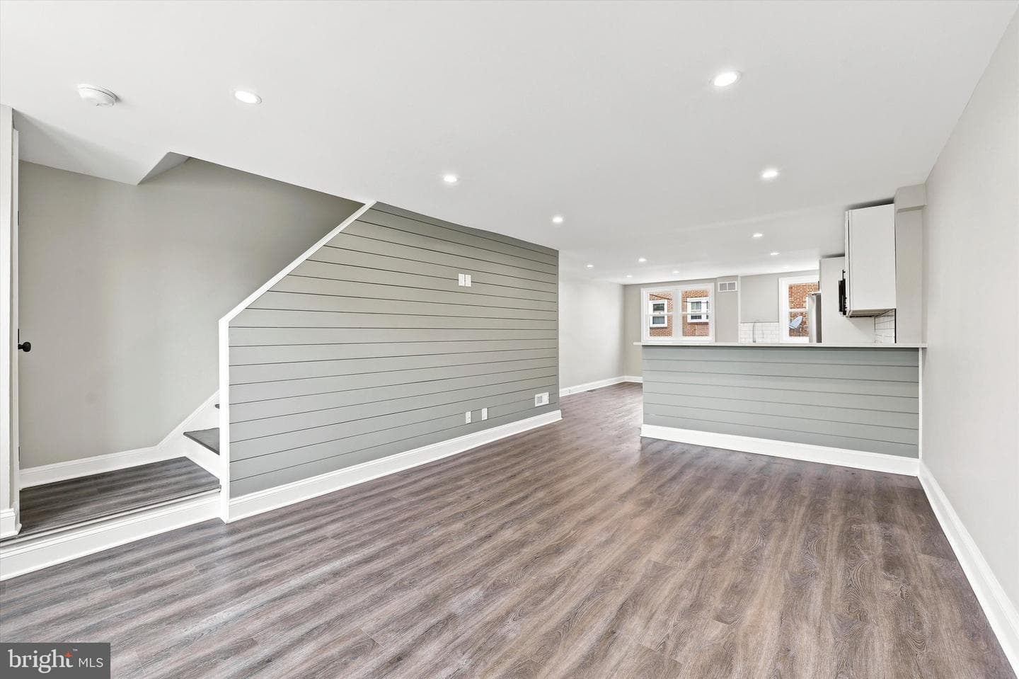 205 W Washington Avenue photo 5