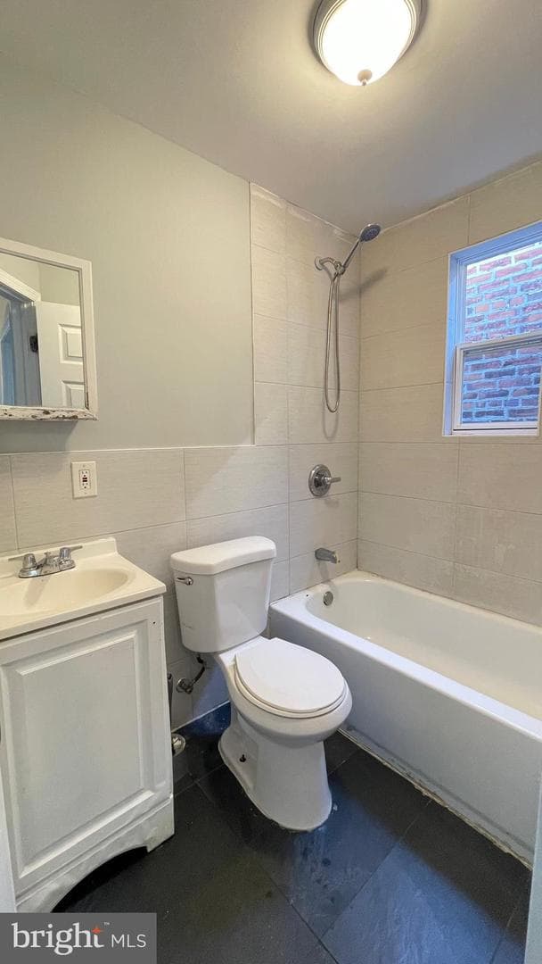 103 Thurlow Street #306 photo 15