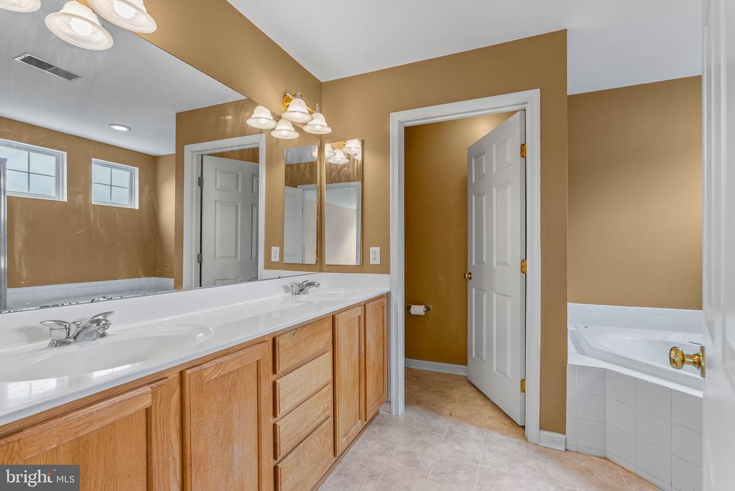 12 Huntingdon Court photo 39