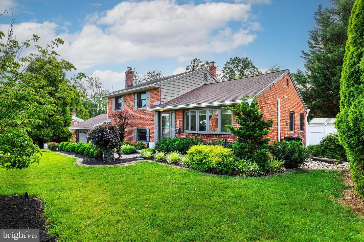609 Hillside Avenue, Brookhaven