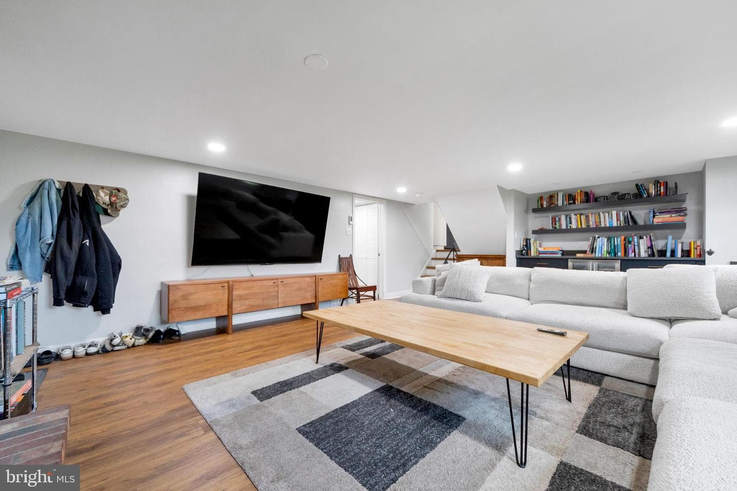 609 Hillside Avenue photo 35