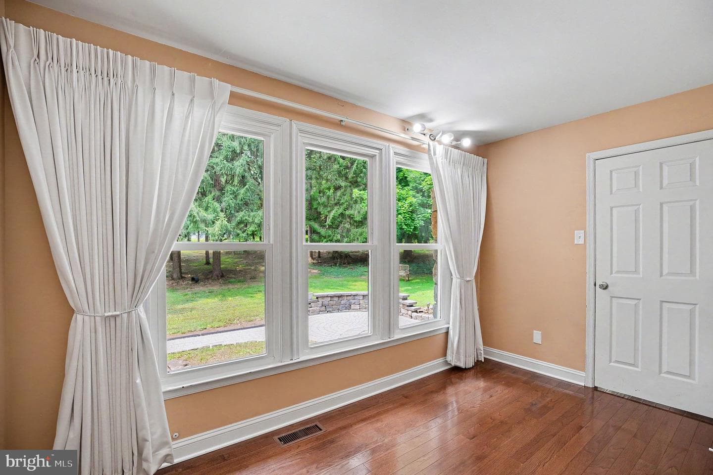 444 Valleybrook Road photo 6