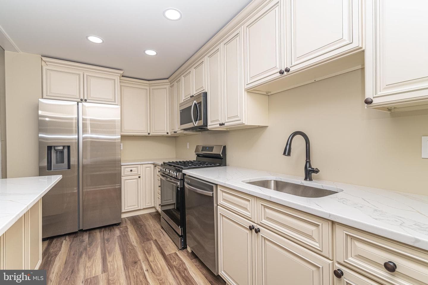 801 Yale Avenue #827 photo 12