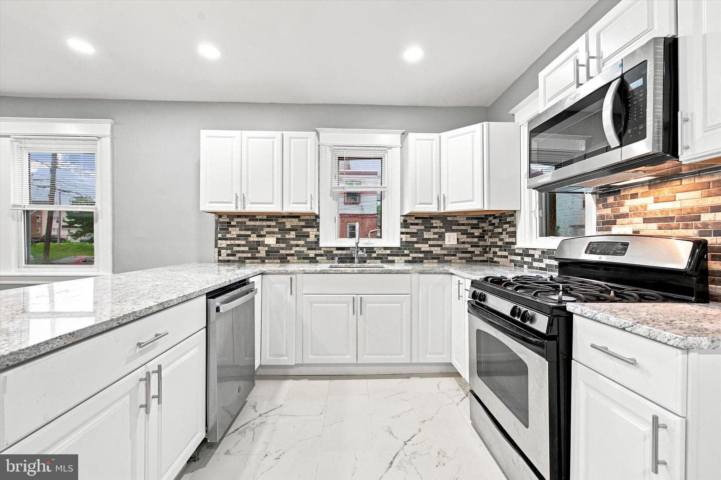 216 Woodlawn Avenue photo 10