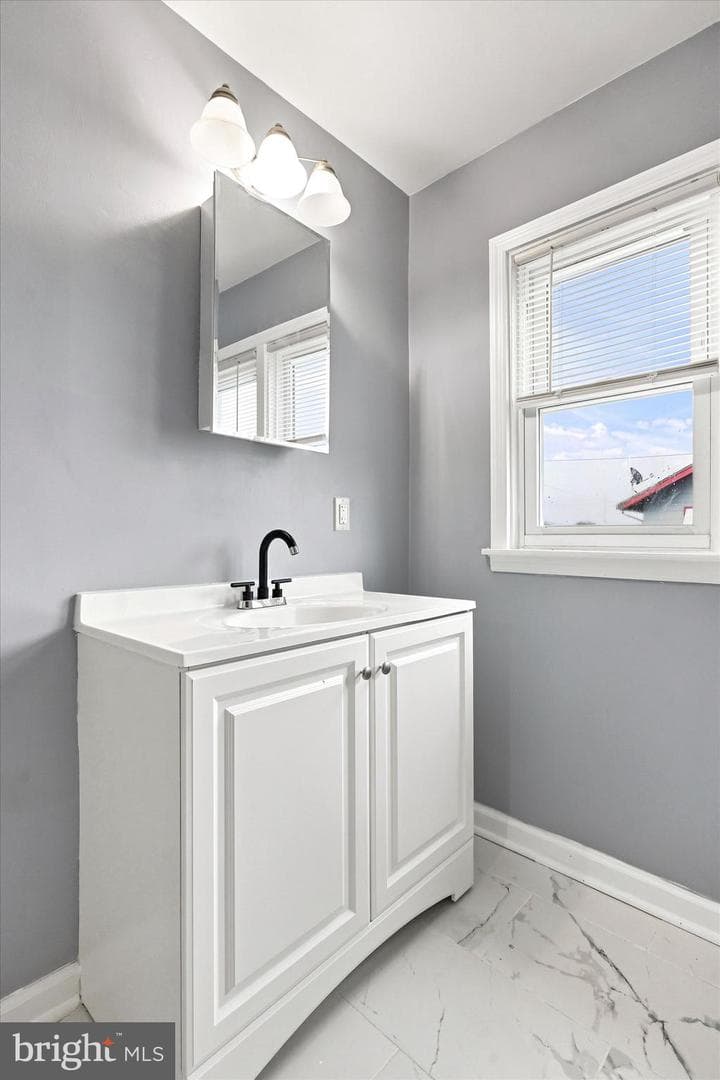 216 Woodlawn Avenue photo 13