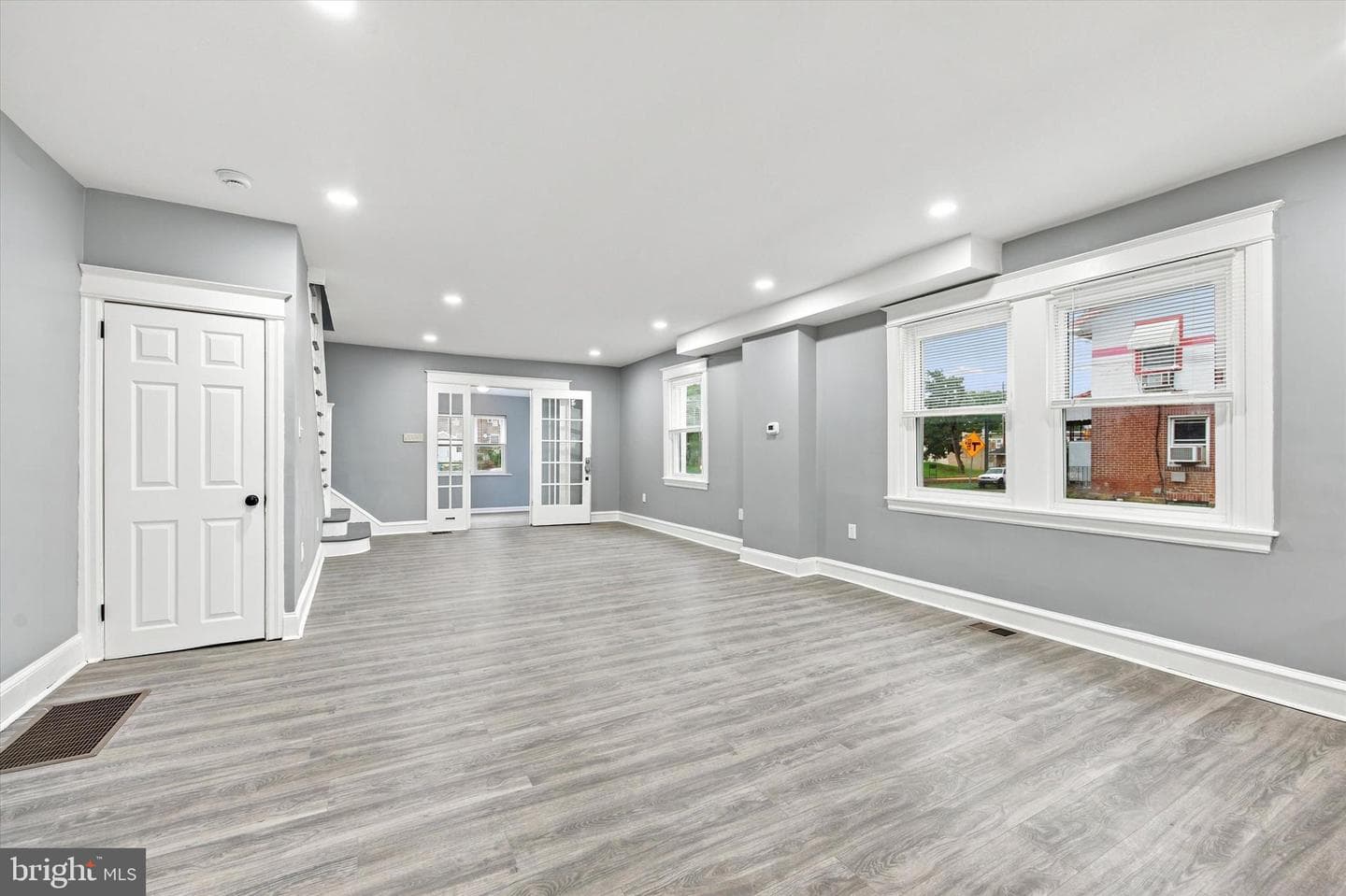 216 Woodlawn Avenue photo 8