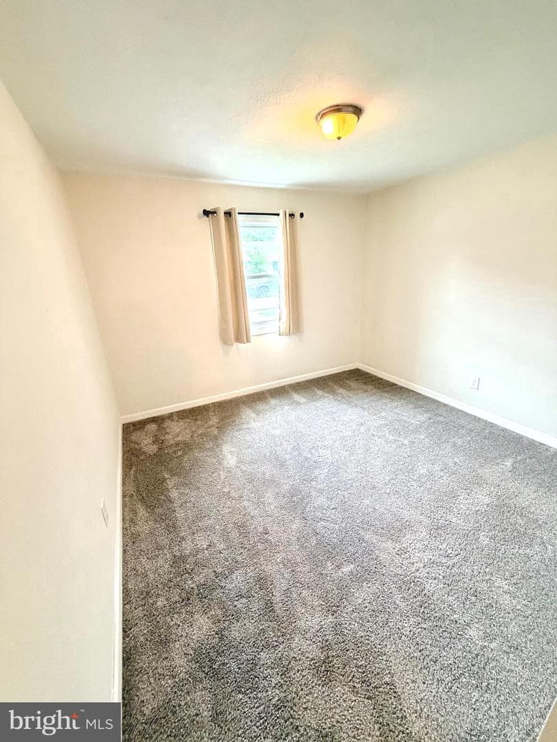 32 Scarlet Avenue photo 16