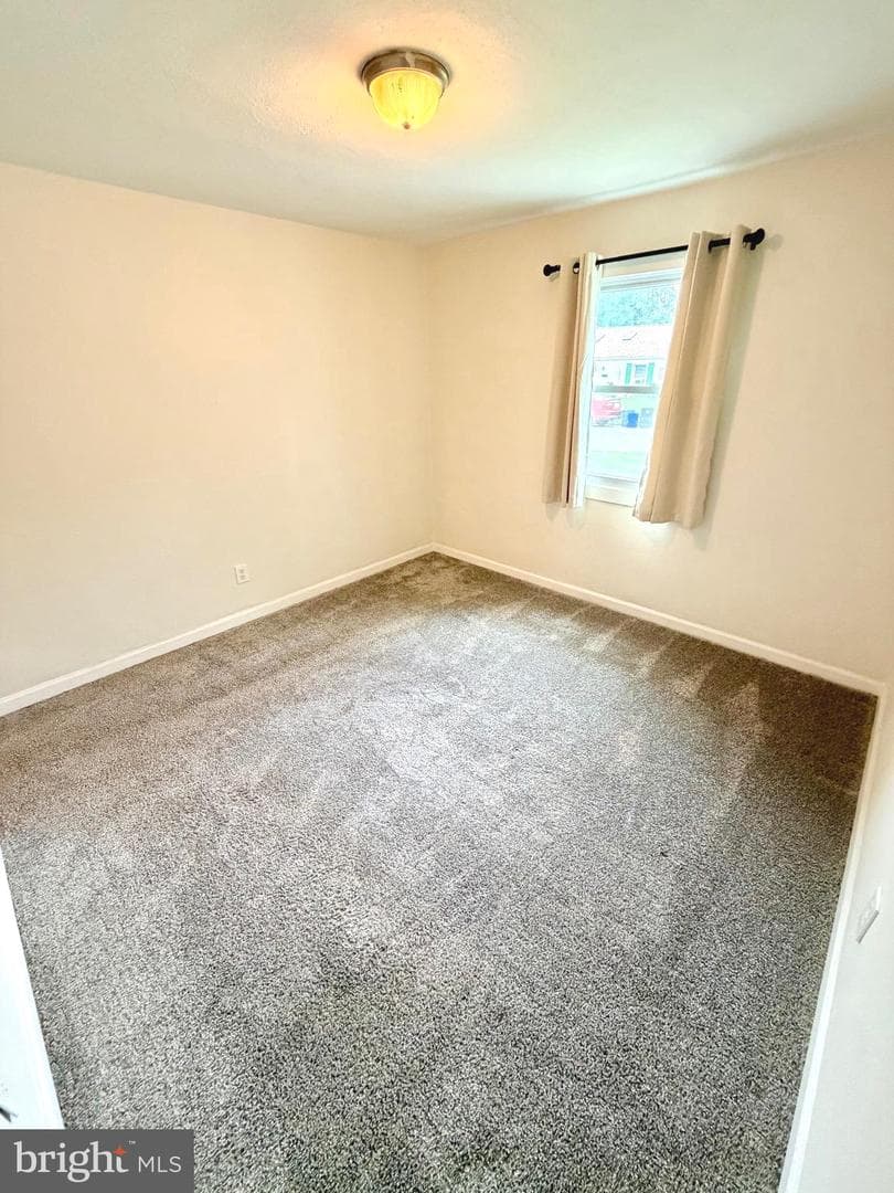 32 Scarlet Avenue photo 17
