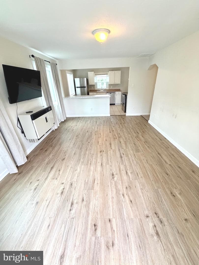 32 Scarlet Avenue photo 4