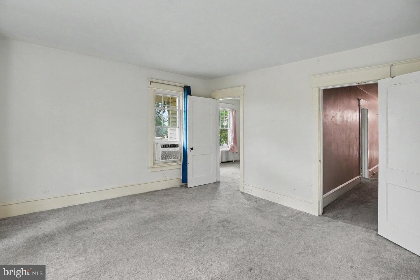 210 E Winona Avenue photo 13