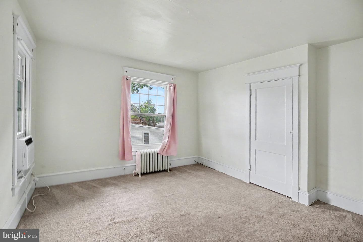 210 E Winona Avenue photo 21