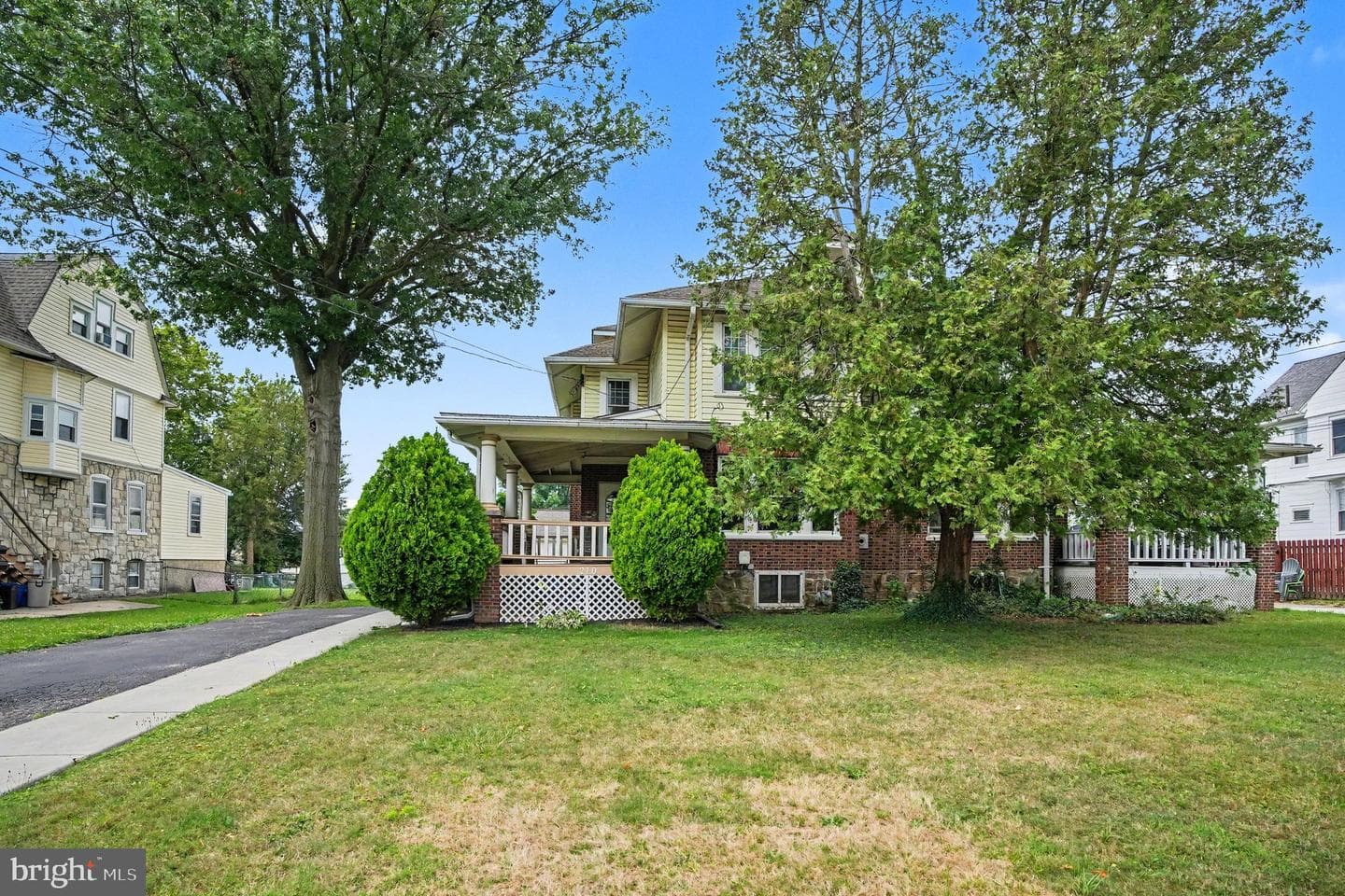 210 E Winona Avenue photo 3