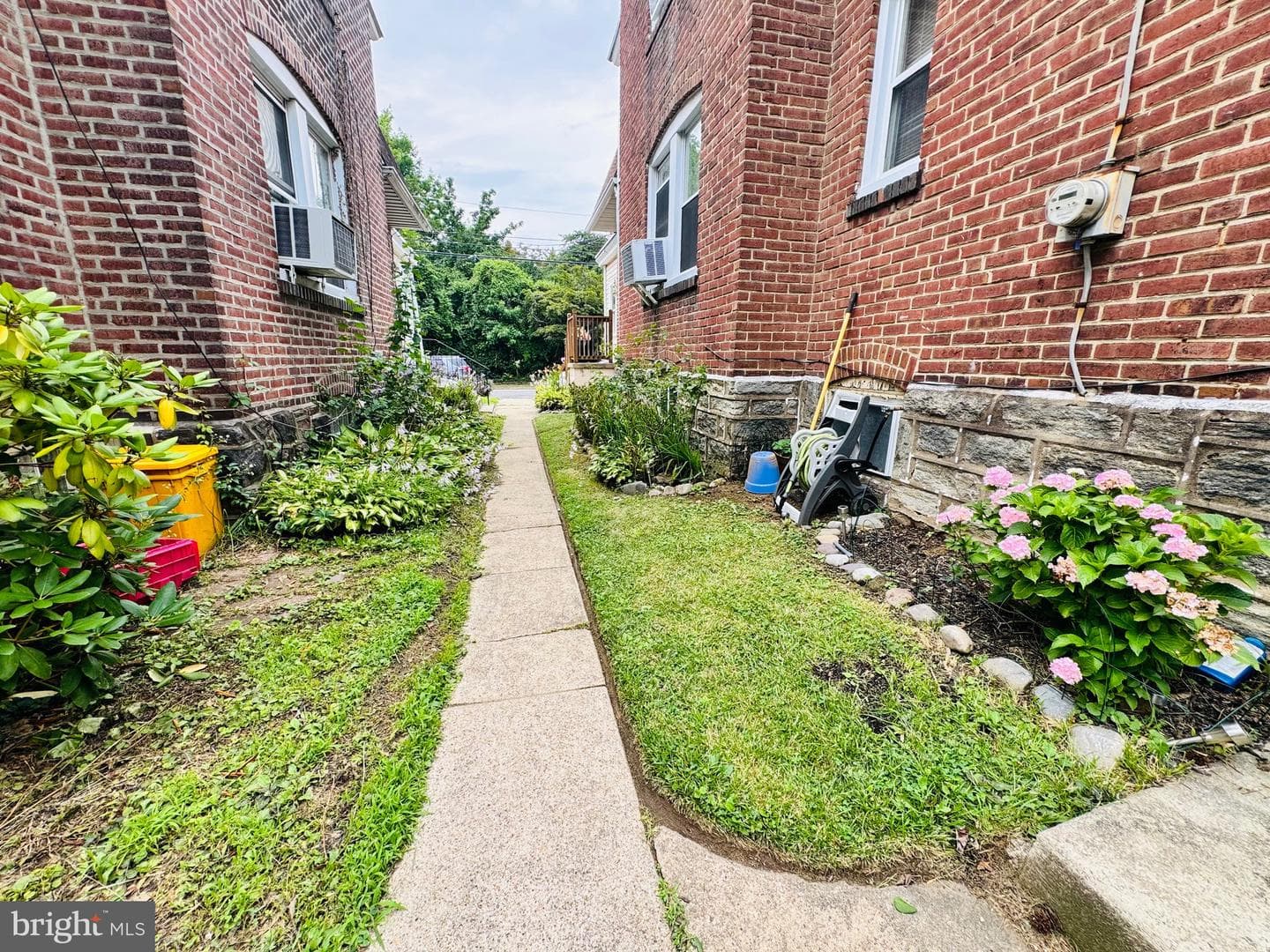 920 Andrews Avenue photo 3