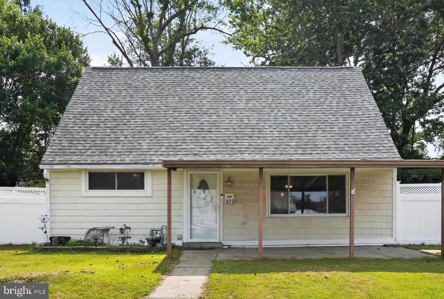 809 Quince Lane, Secane