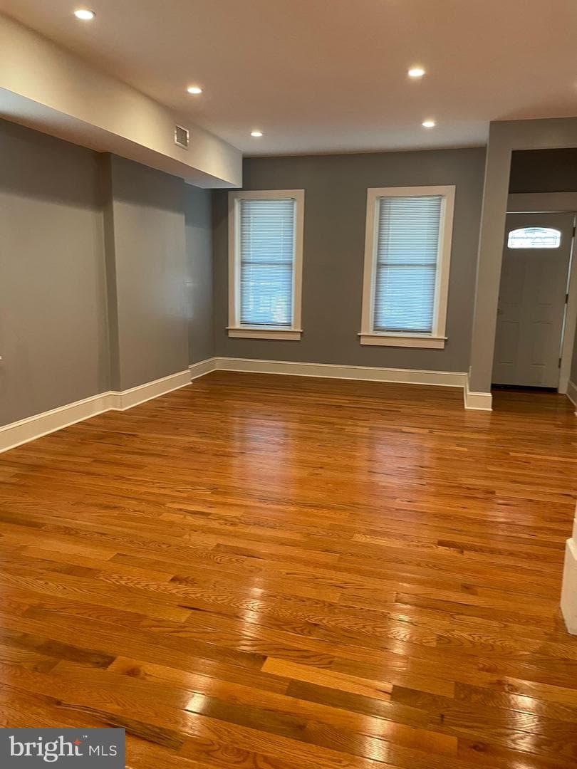 346 Parker Street photo 4