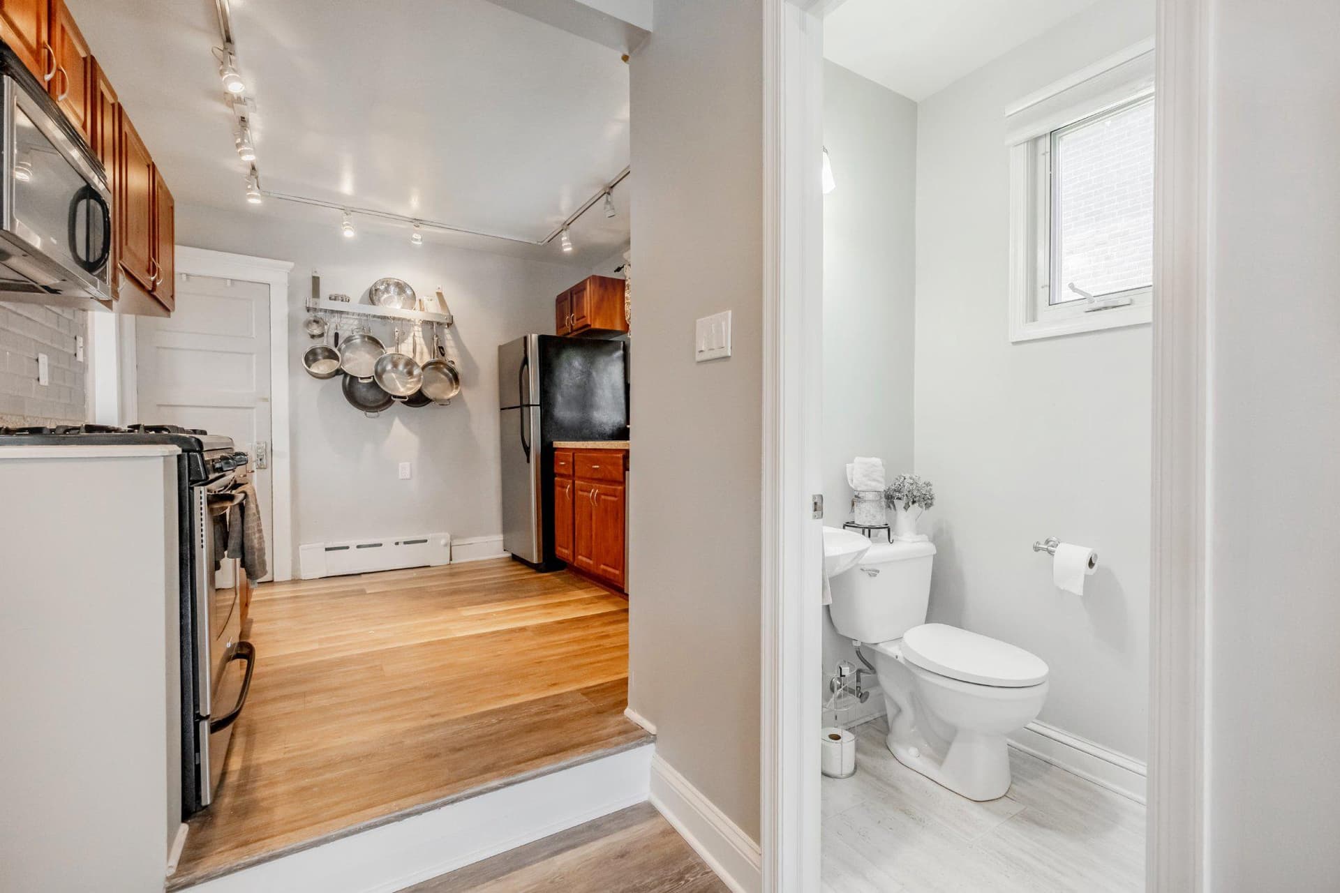 1029 Larchmont Avenue photo 14
