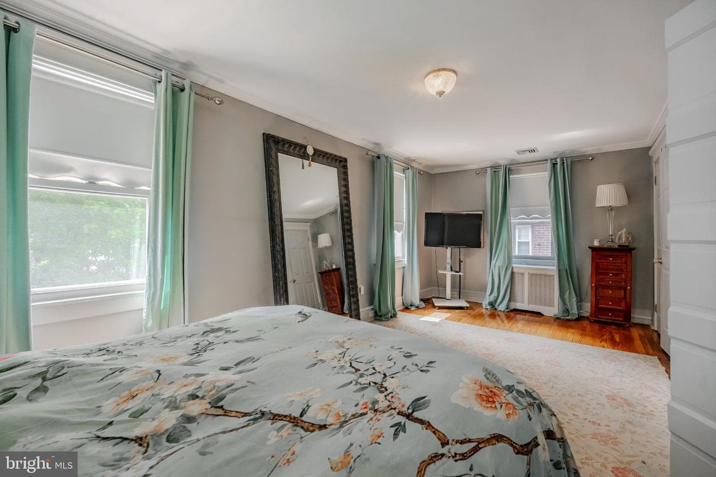 1029 Larchmont Avenue photo 23