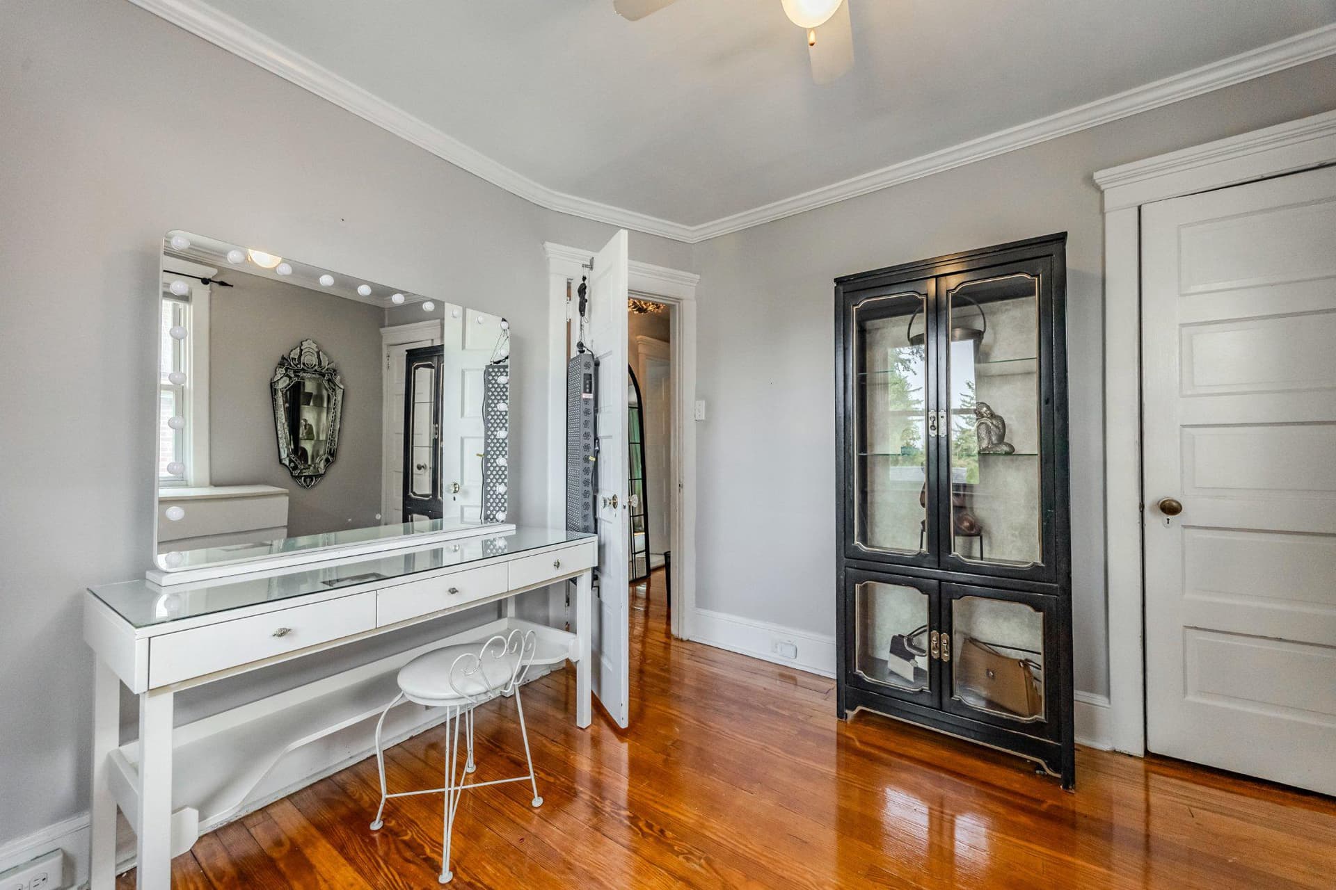 1029 Larchmont Avenue photo 27
