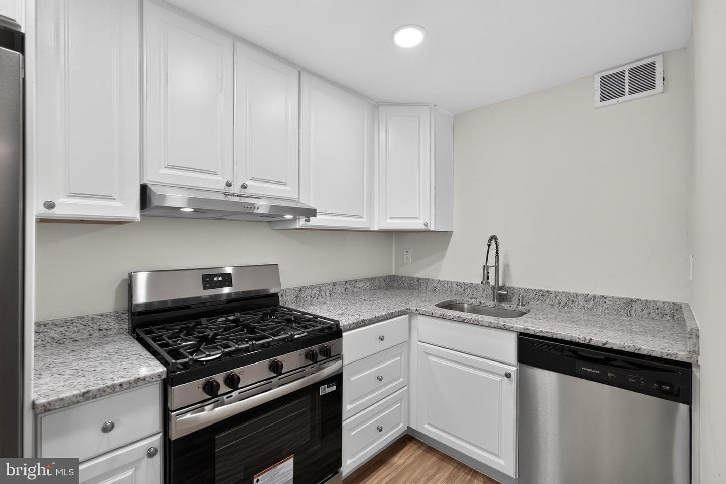 220 Weymouth Road photo 11