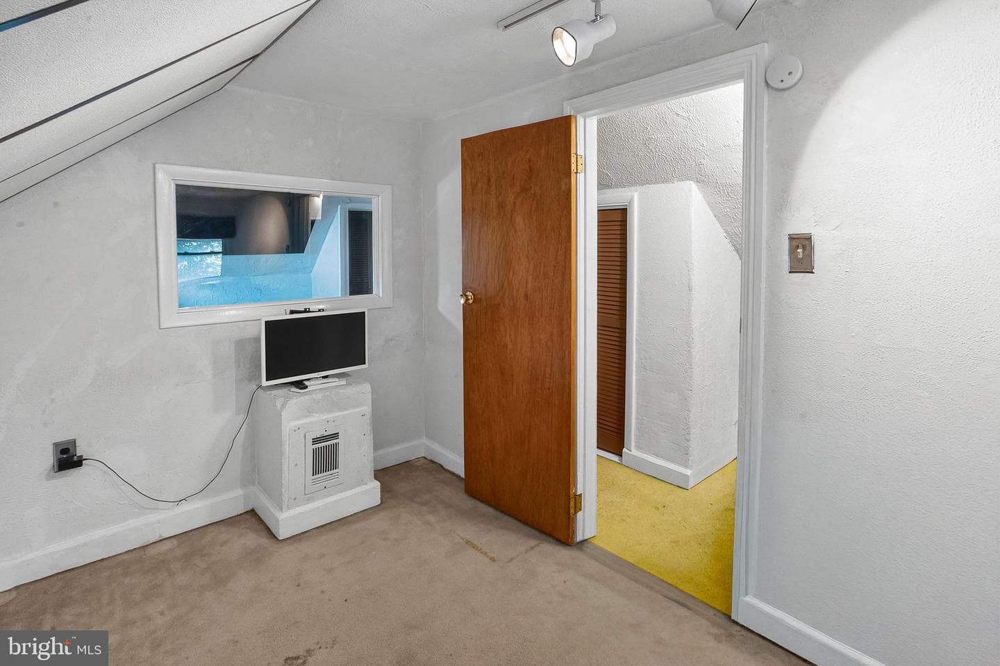 701 Andrews photo 34