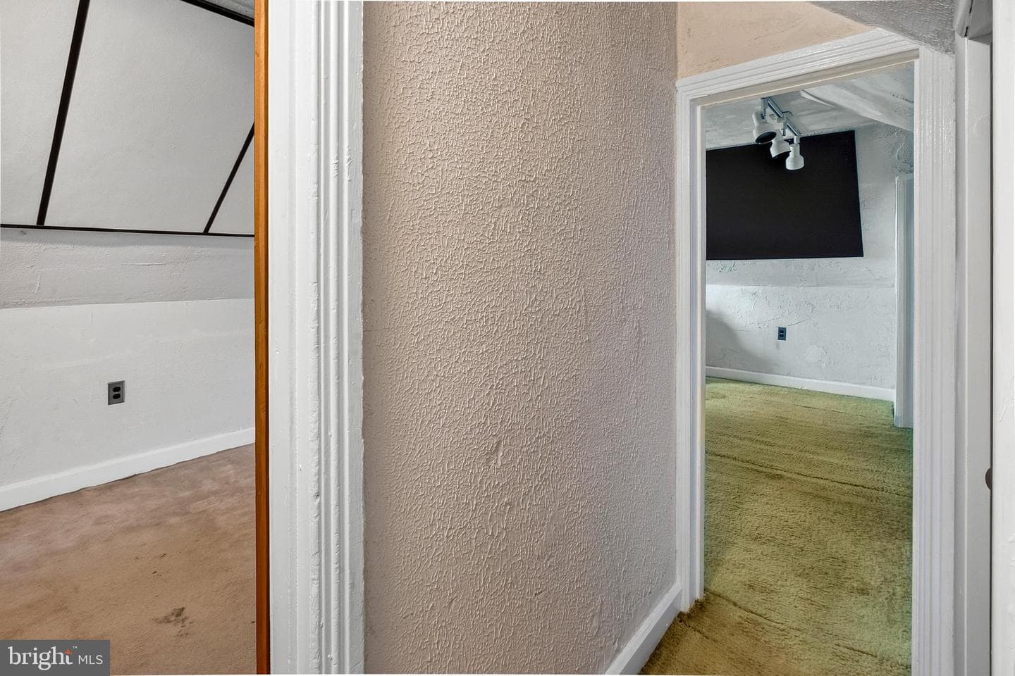 701 Andrews photo 36