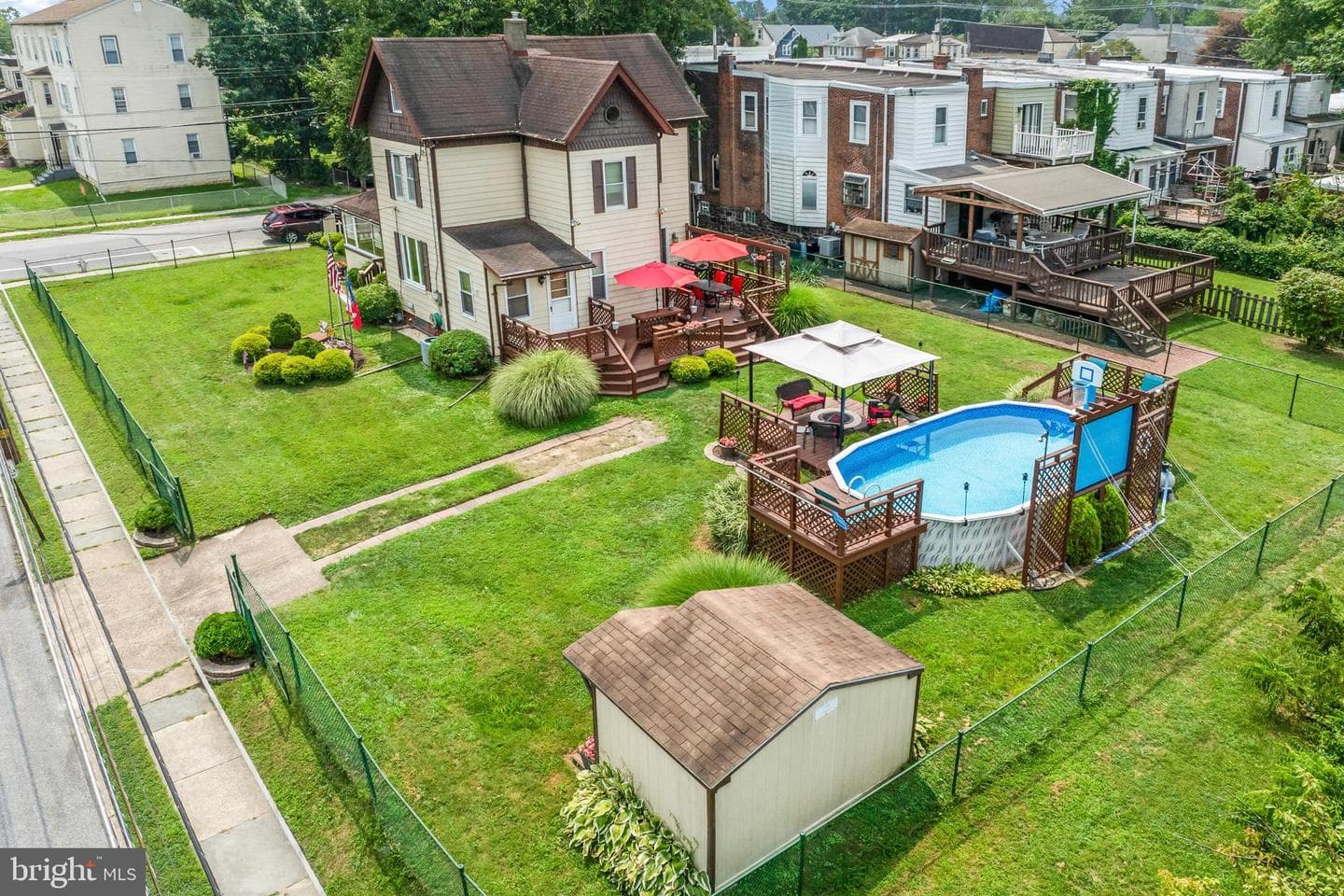 701 Andrews photo 41