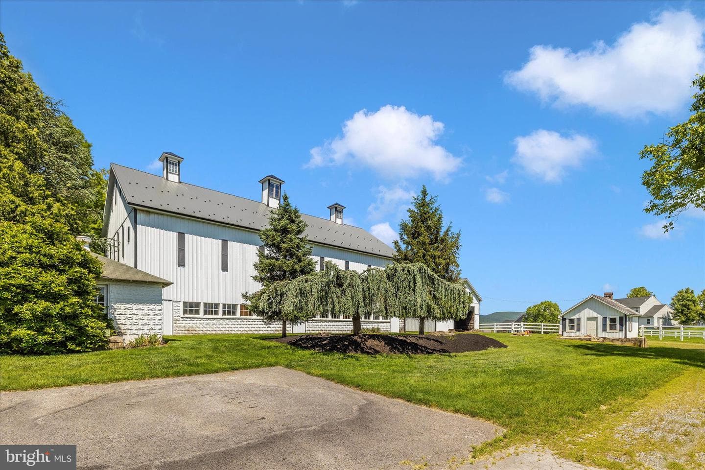 2027 Lincoln Way East photo 45
