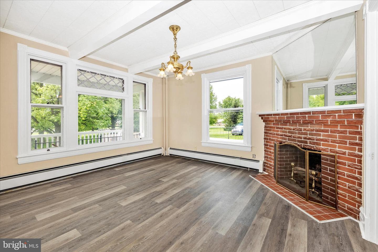 2027 Lincoln Way East photo 7