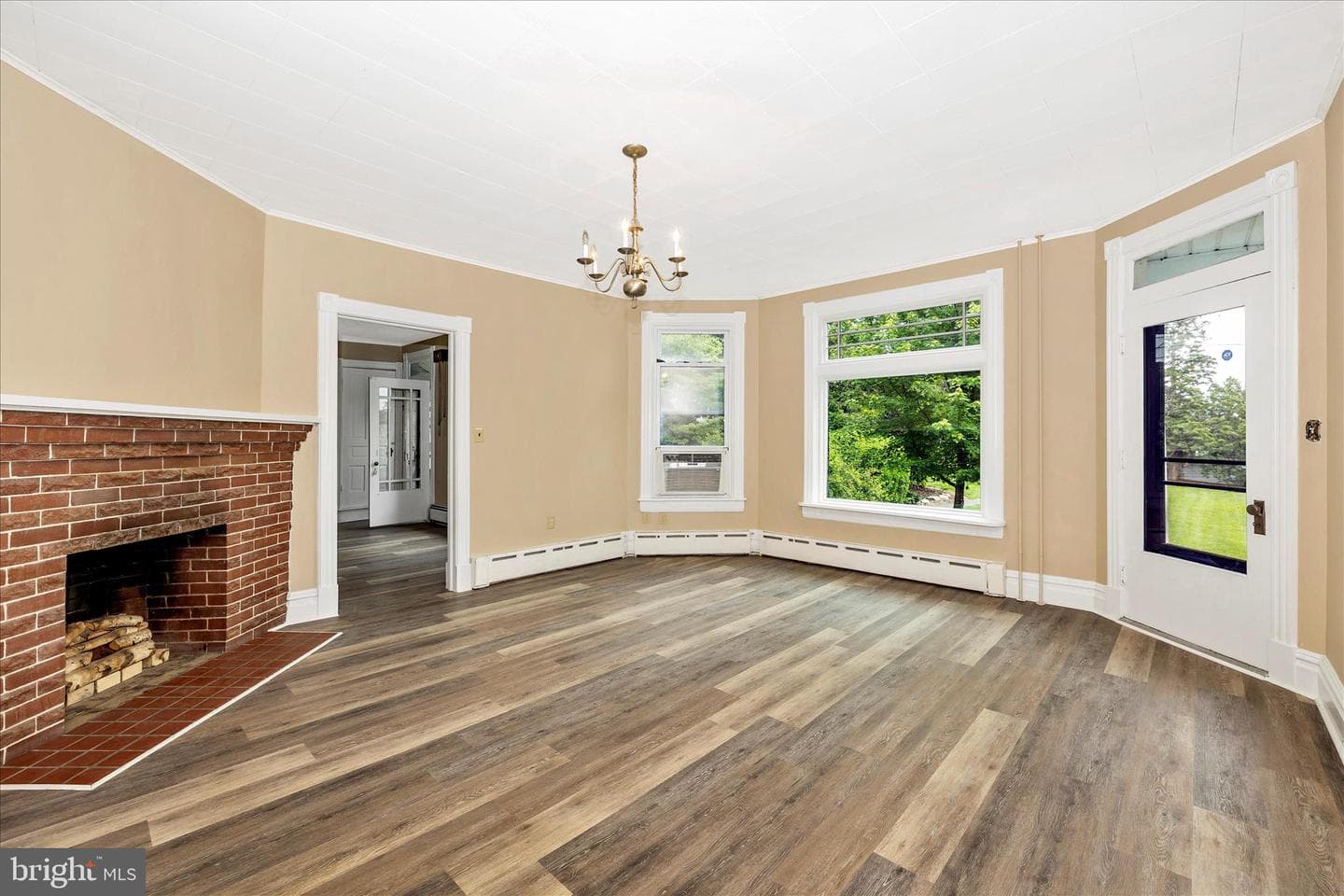 2027 Lincoln Way East photo 9
