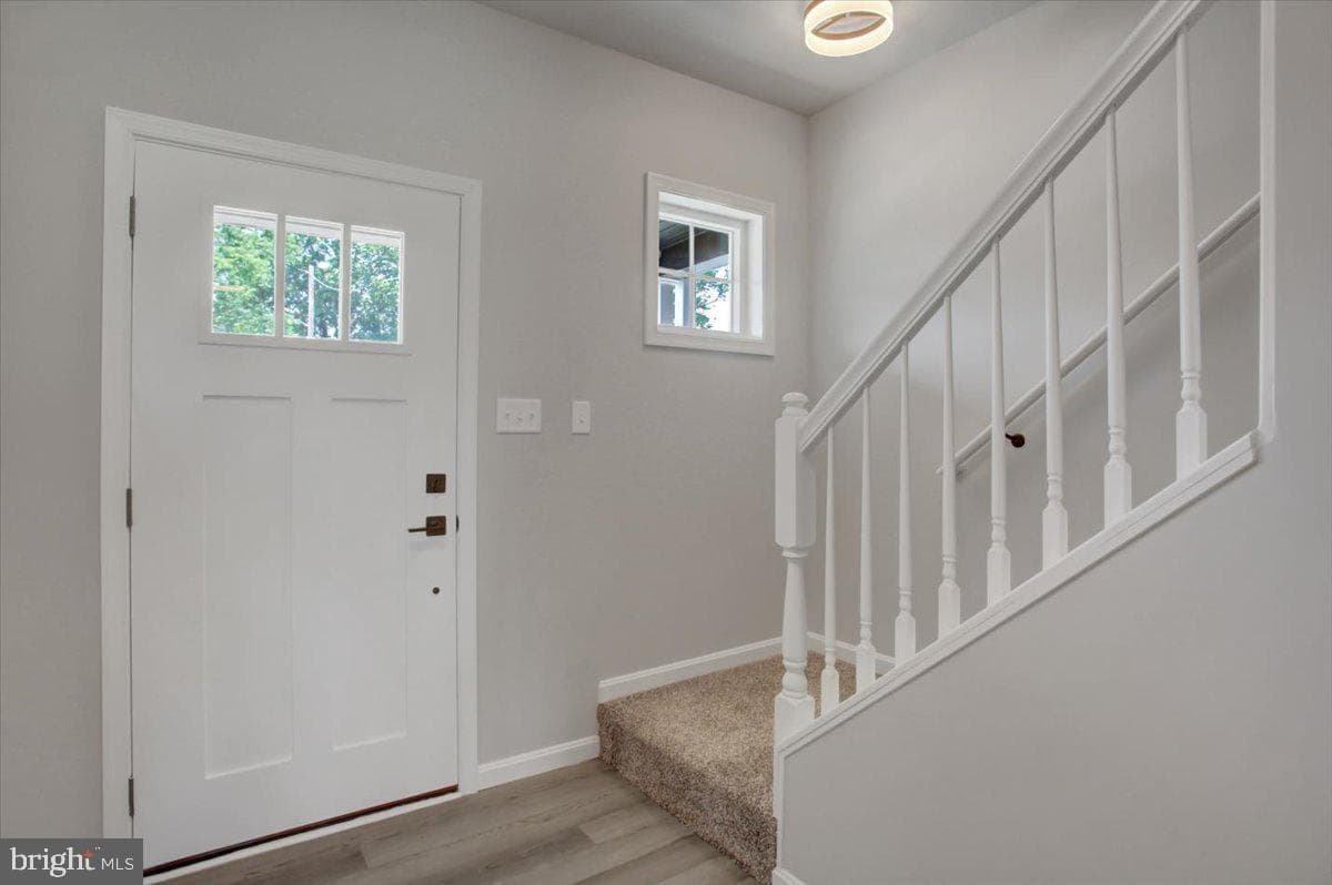 305 Grandview Ave photo 4