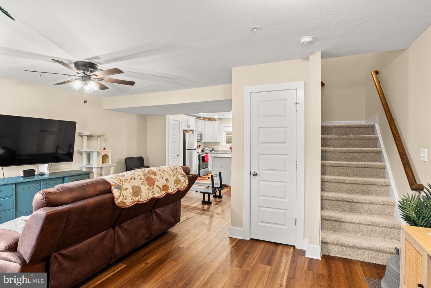 8796 Hillside Way photo 5
