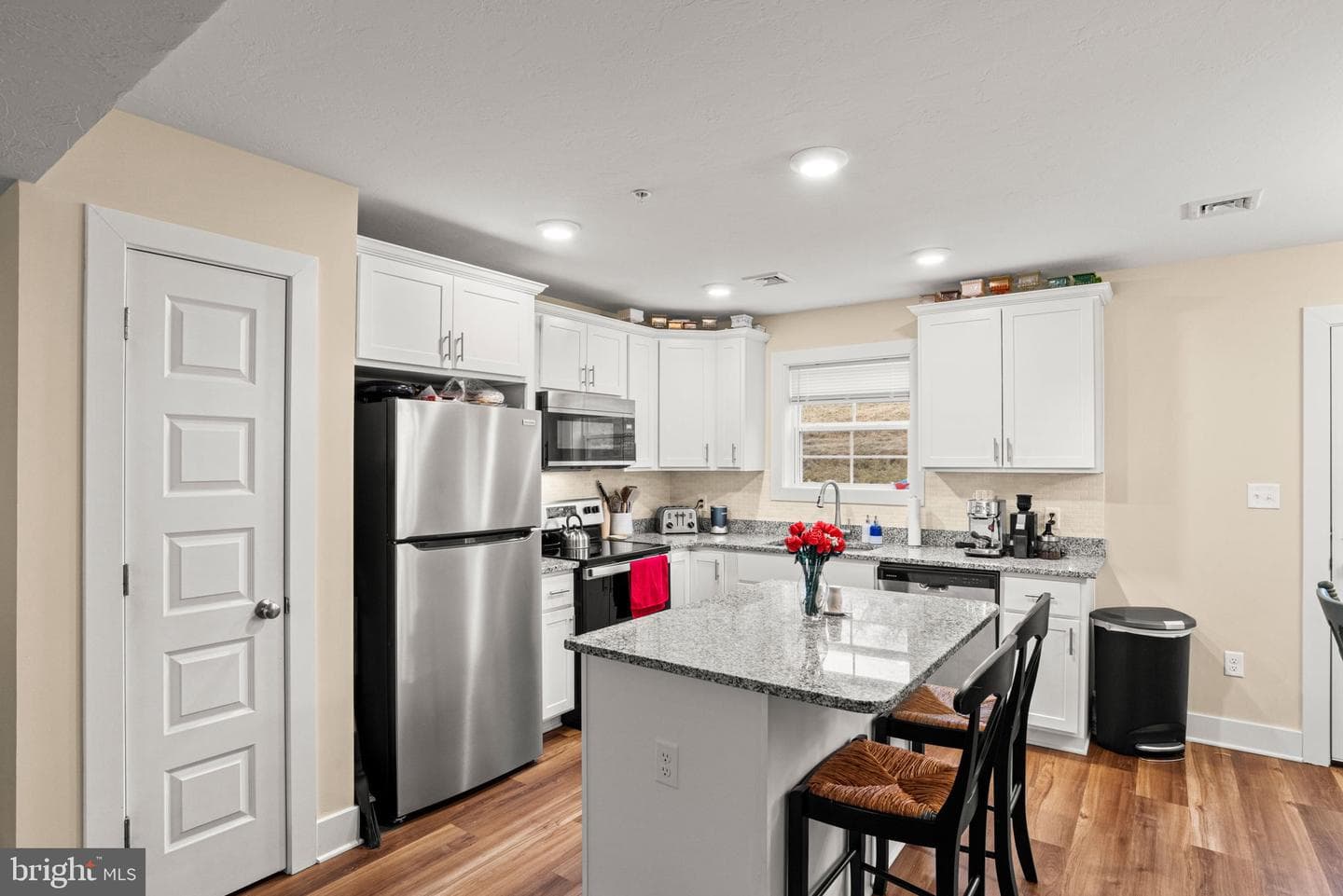 8796 Hillside Way photo 9