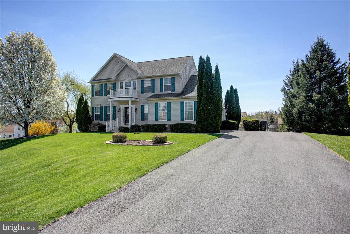 108 Bridle Hill Court, Chambersburg