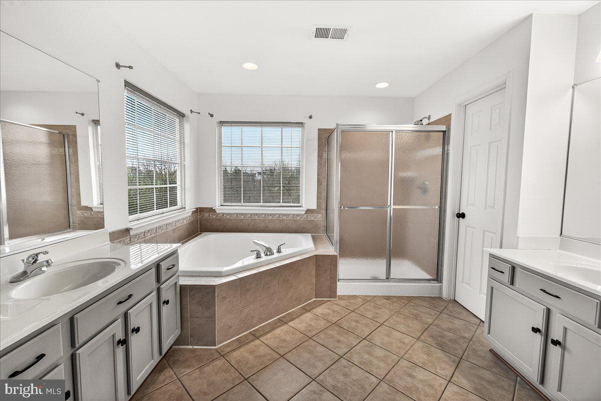 603 N Shannon photo 35